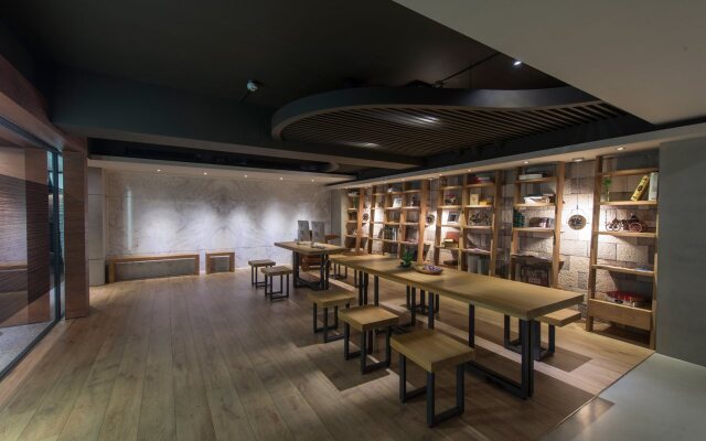 Simple Plus Hotel