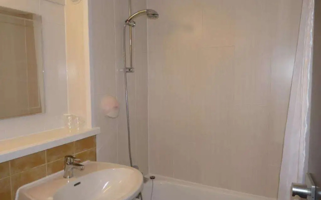 Brit Hotel Bosquet