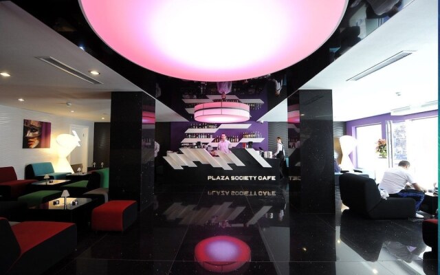 Plaza V Business and SPA