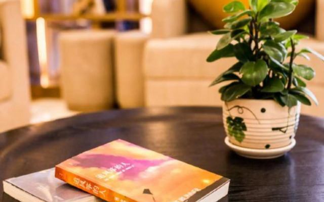 Yester Hotel (Yuxi Taobao Street Wanda Plaza)