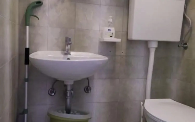 Vlasta - Near sea - H