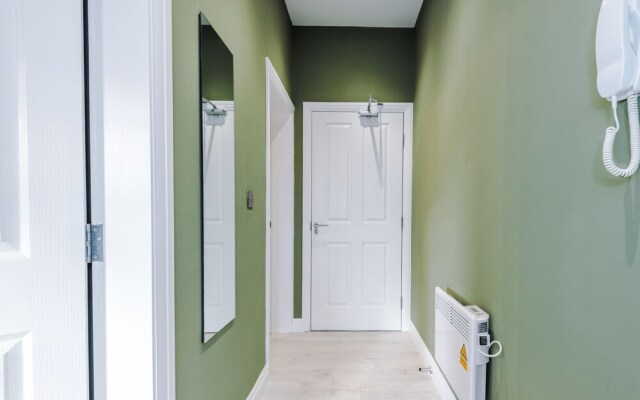 Hilltop Serviced Apartments - Stockport