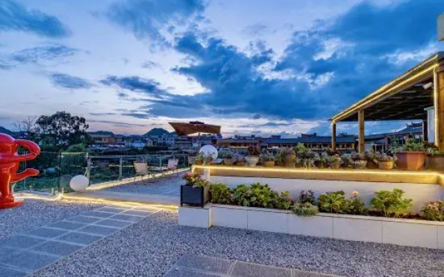 Yishuige Lake View Inn