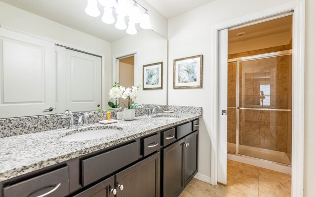 Tvpm-4638td/sr 5 Bedroom Townhouse by RedAwning