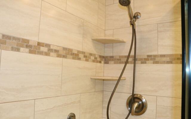 Jamaica Royale - 801 - 2 Br Condo