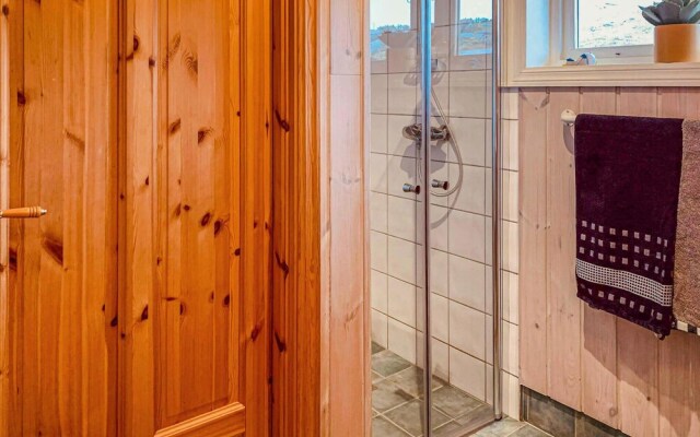Stunning Home in Bekkjarvik With 3 Bedrooms and Wifi