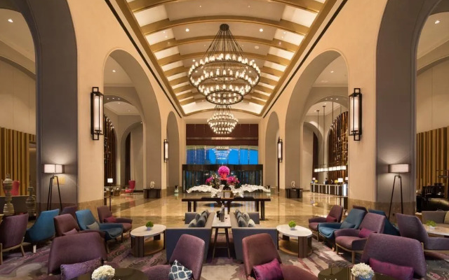 Crowne Plaza Qingdao Oriental Movie Metropolis