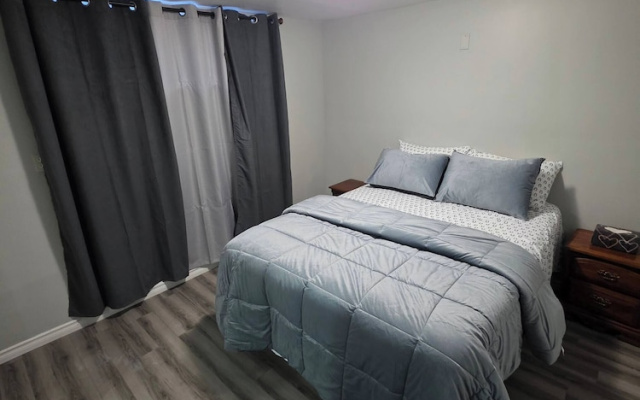 Bright & Cozy 2-bedroom Main Floor Suite