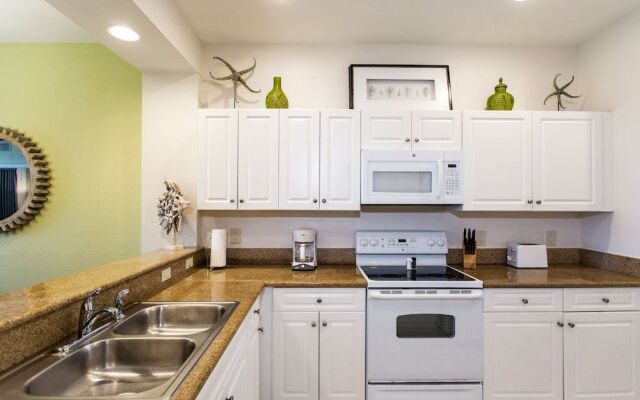 Messina Vacation Rental at Lely Resort. Spacious 3-BR, 2-Bath Condo with Lake Views and Handicap Accessibility. Enjoy Community Pool, Hot Tub, and Proximity to Naples Beaches and Dining