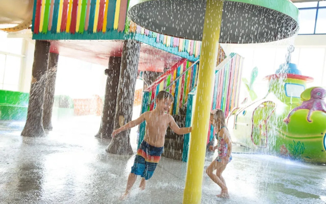 Crown Reef Resort