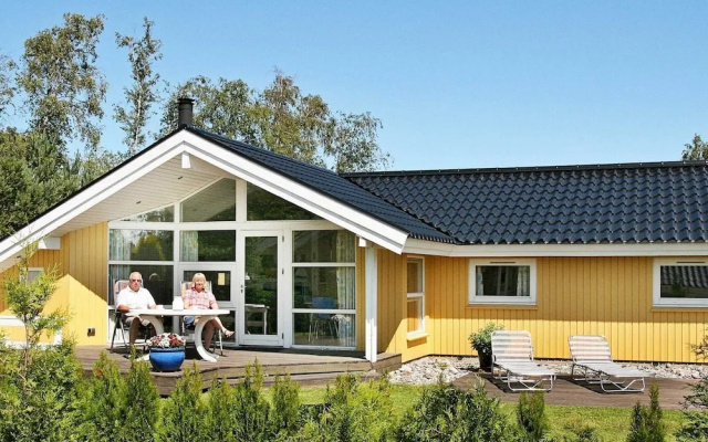 10 Person Holiday Home in Vaeggerlose