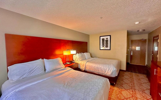 Holiday Inn Express & Suites Waxahachie by IHG