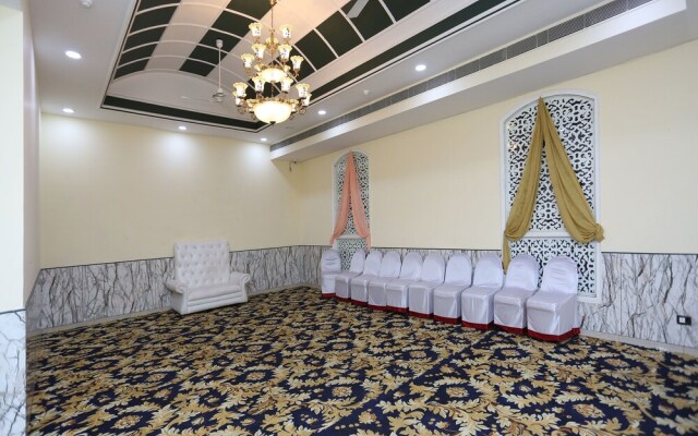 OYO 16125 Eiffel Grand Hotel