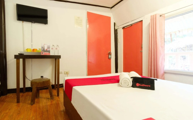 RedDoorz @ Socrates Road Palawan