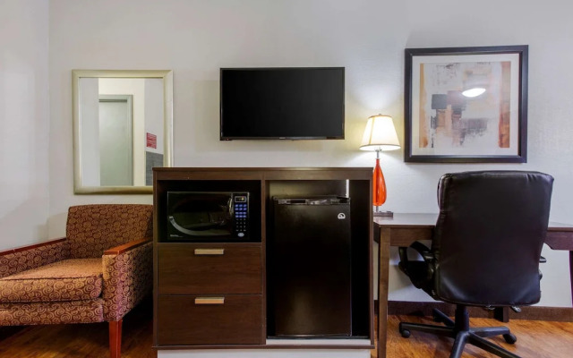 Super 8 Reynolds /East Columbus Area