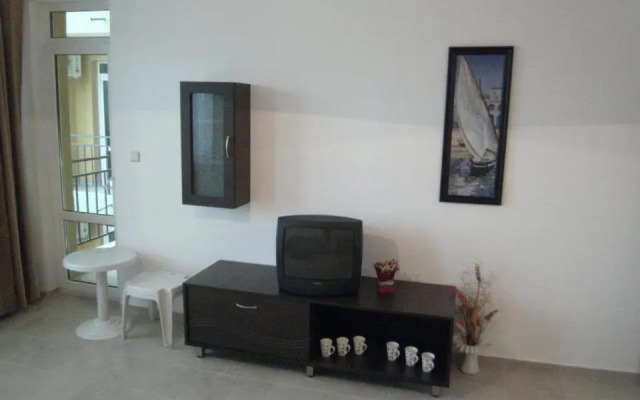 Nicol Apartment in Hermes Complex