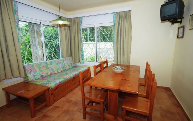 Cozy Apartment in Sant Feliu de Guíxols With Swimming Pool