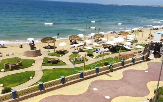 شاليه للايجار المفروش في شاطئ المعموره الاسكندريه للتواصل 01272849001