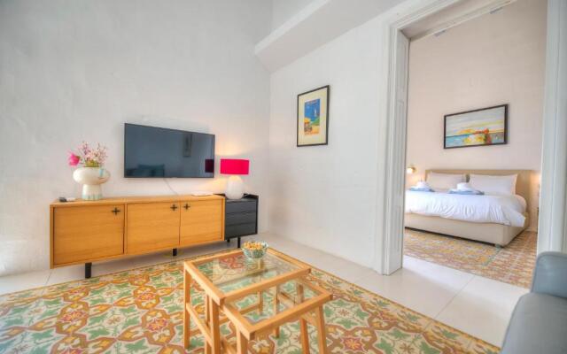 Spacious maisonette with spectacular views IBRI1-1