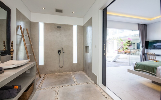 Captivating Villa Walk to the Beach