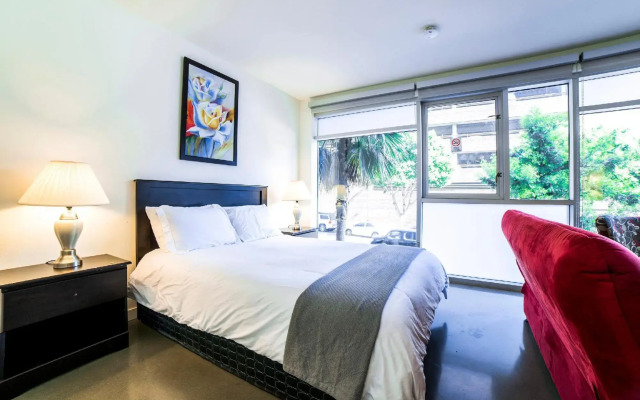 Ginosi Wilshire Apartel