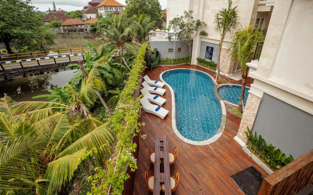 Alron Hotel Kuta Powered by Archipelago