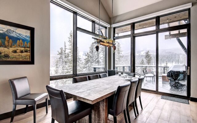 Spruce Ledge 4 Bedrooms 4.5 Bathrooms Townhouse