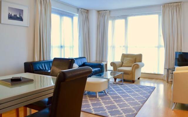 2 Bedroom Apartment With Stunning Views of Canary Wharf