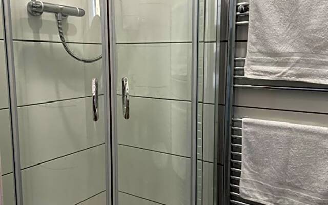 Homewood Airbnb, Combe Martin, Devon - 300m to the Beach!