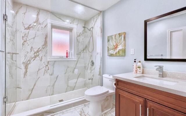 Renovated Rooms 10-min to Finch Subway Near Yonge St