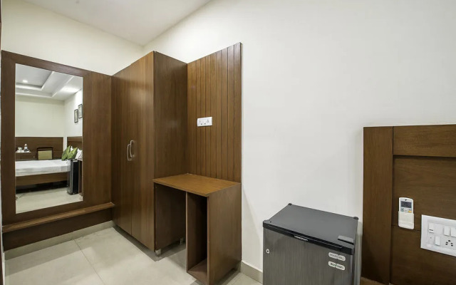 OYO 16857 Hotel Jp Plaza