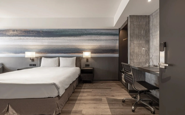 Lakeshore Hotel Metropolis