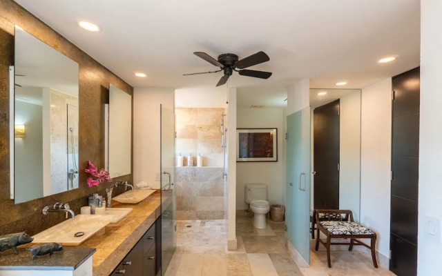 Ocean Front Amazing Views and Location Sleeps 8