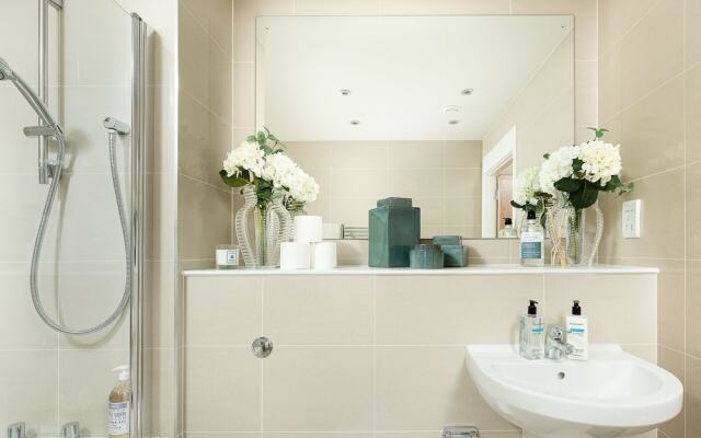 Price & Weeks - Winchester Suite (with Parking)