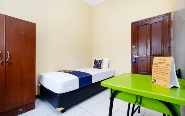 Super OYO 2209 Solo Point Guest House Syariah