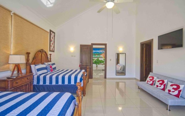 Large Golf View Villa With Pool Jacuzzi and Staff