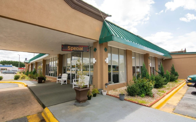Reidsville Inn & Suites