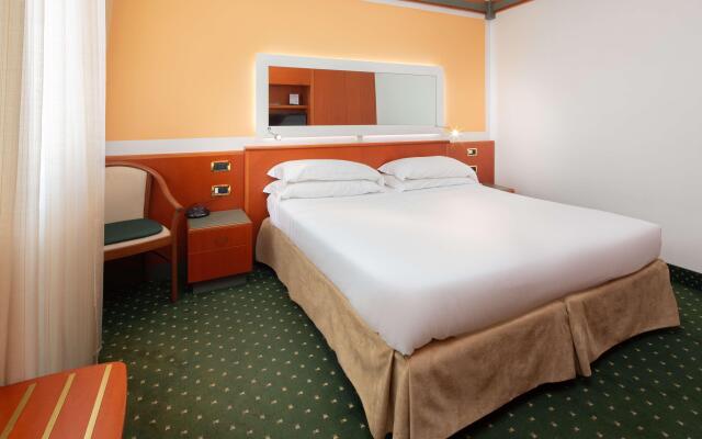 Jet Hotel, Sure Hotel Collection by Best Western