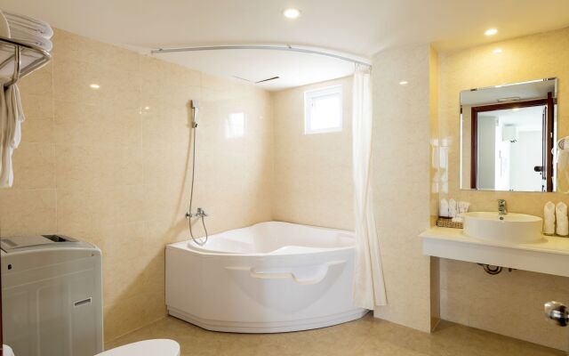 Paris Nha Trang Hotel & Apartment
