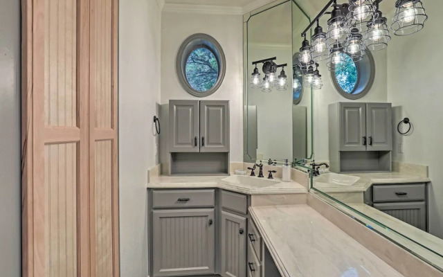 Lavish Lake House, Near Vineyards + Marinas!