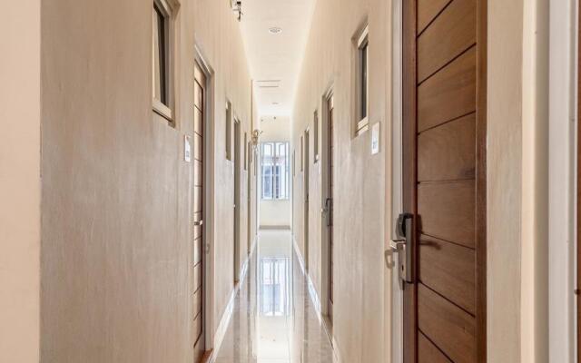 RedDoorz Hostel near LTC Glodok