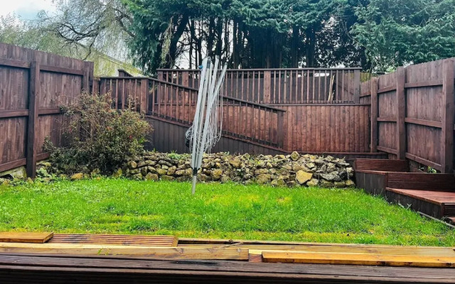 Luxury 4 bed House Sleeps 8, Enjoy in Comfort