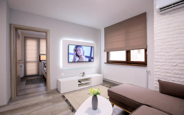 Babylon Park Apartment