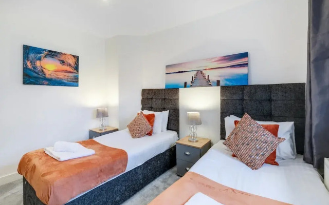 Eastons 2 Bedroom Apt. with Sofa Bed