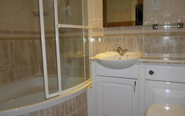 Quiet Woman House (отель для женщин)