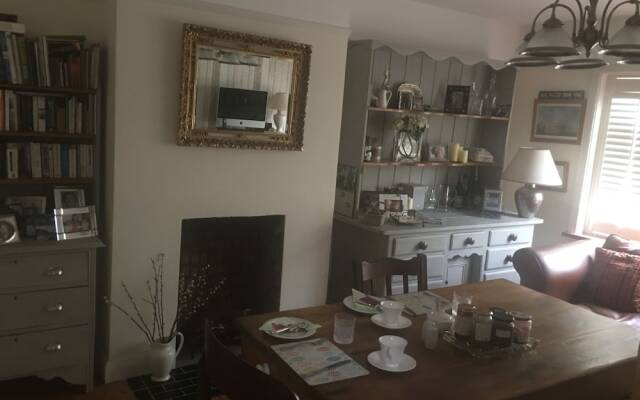 Cranleigh House Bed And Breakfast