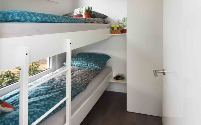 Luxurious Chalet with Sauna And Jacuzzi, 5km From Valkenburg