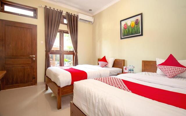 Joglo Manggisan Syariah by Oyo Rooms
