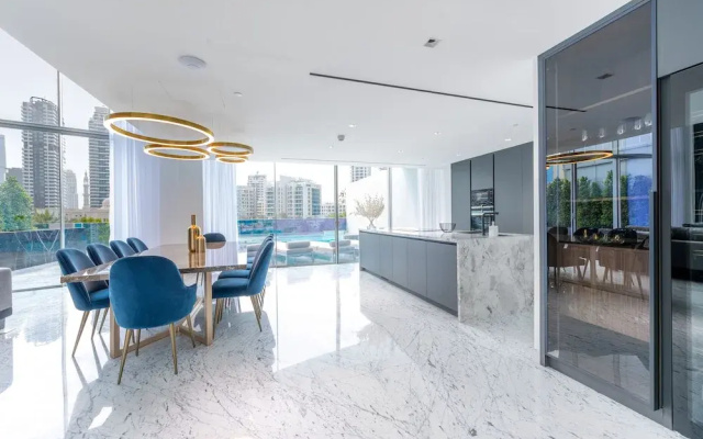 Luxe Dubai Marina 3Flr 4BR w Pool Sauna