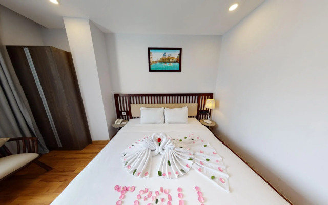 Happy Life Grand Hotel & Sky Bar